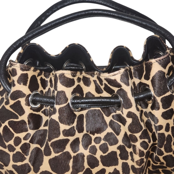 Faux Fur Leopard Print duffle Bag, With Soft Magnetic Snap Closure. NO BRAND. - Picture 3 of 6